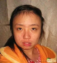 Biểu cảm nghiêm túc như đang soạn đơn khiếu nại với cuộc đời.