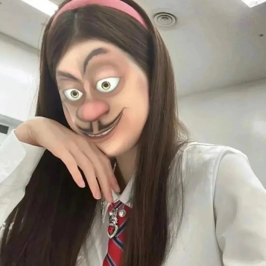 Gương mặt kiểu “hôm nay tao nhịn đó, chứ không phải tao hiền”.