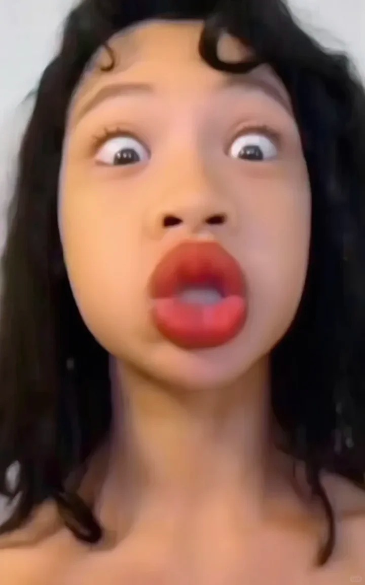 Miệng chu kiểu “thề là tao không cố, nó tự vậy đó”