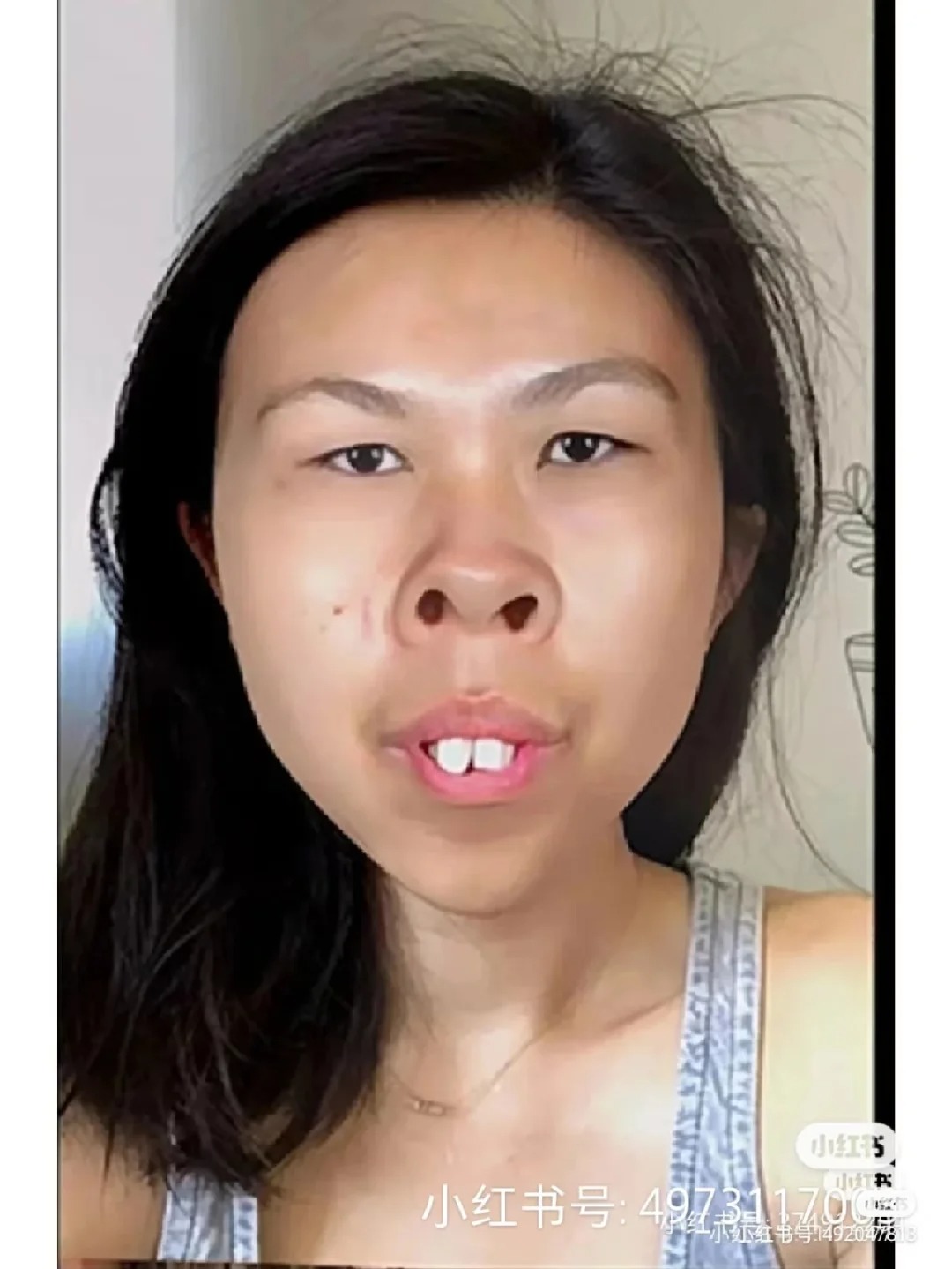 Biểu cảm như đang cố nhớ xem đã tắt bếp hay chưa.