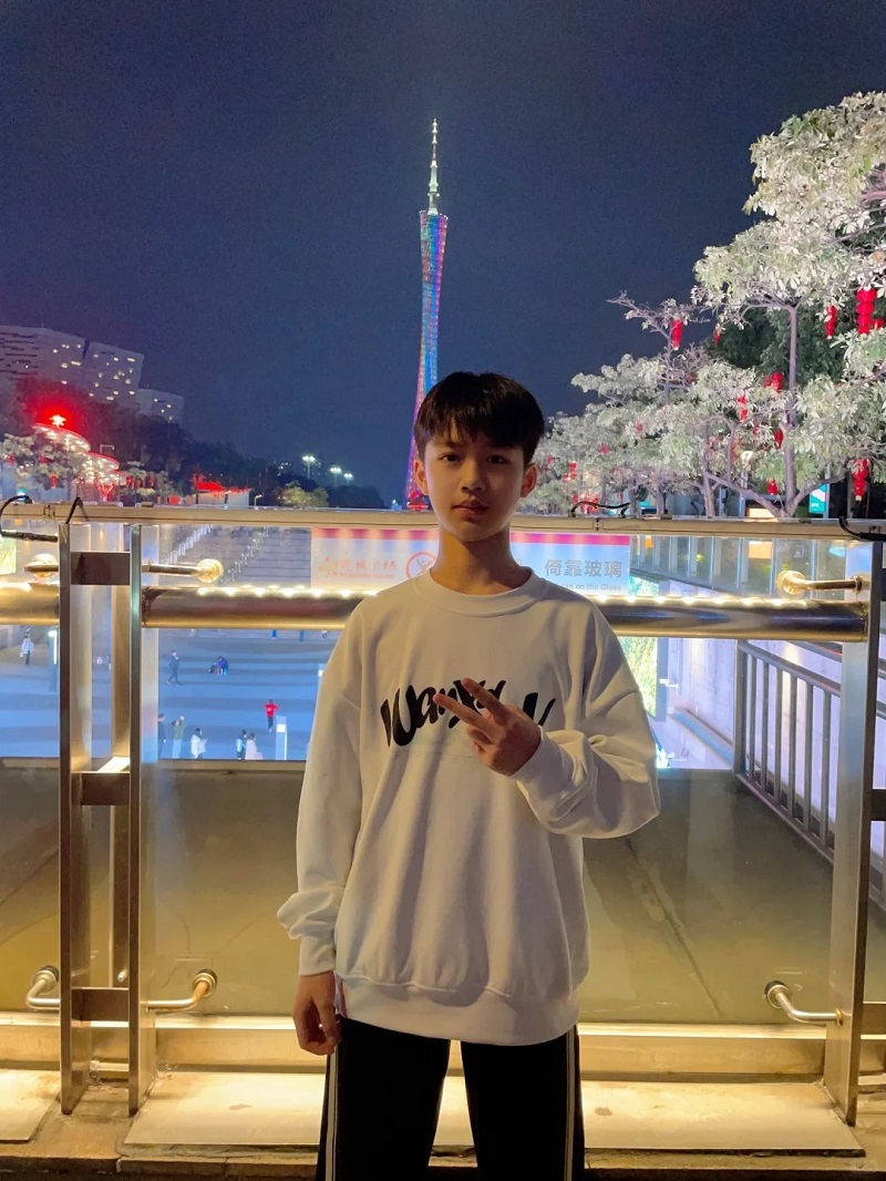 Outfit thời trang, ánh nhìn tự nhiên của trai 14 tuổi 😍