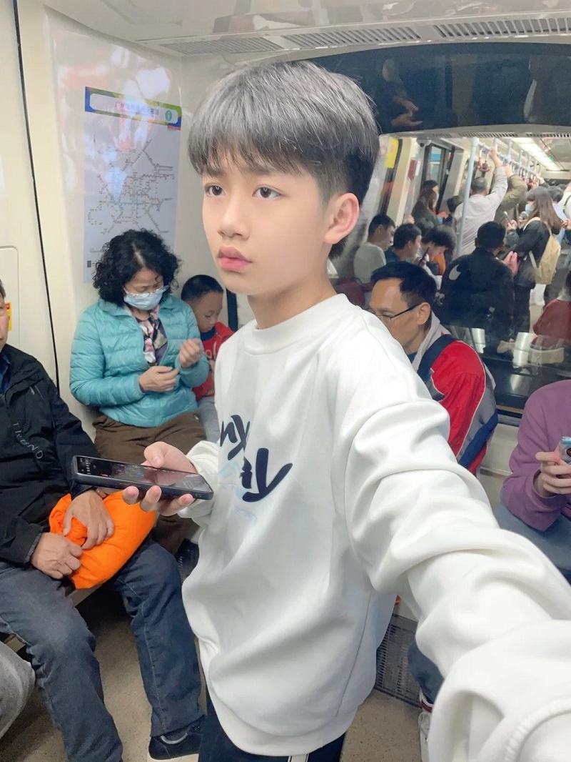 Khuôn mặt baby và nụ cười ngọt lịm 🍬