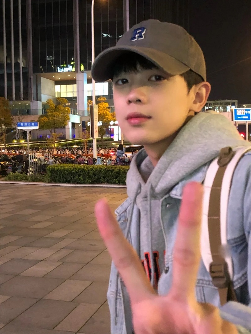 Biểu cảm đáng yêu, đúng chất trai tuổi teen 😋