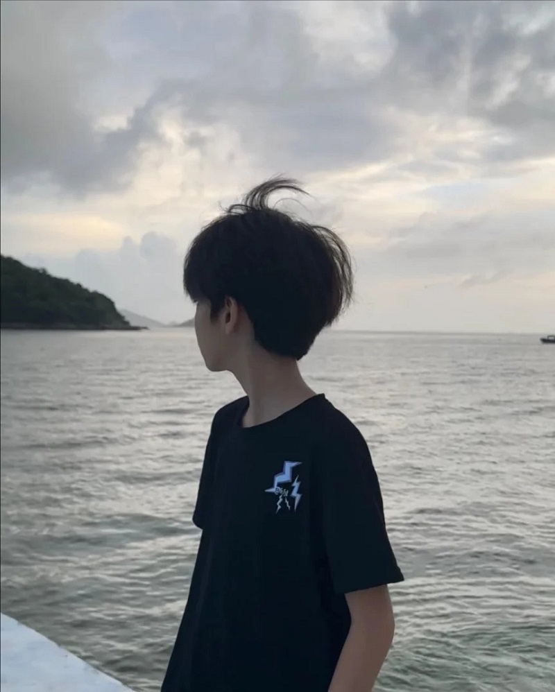 Dáng đứng bên biển, ánh nắng chiều thật đẹp 🌅