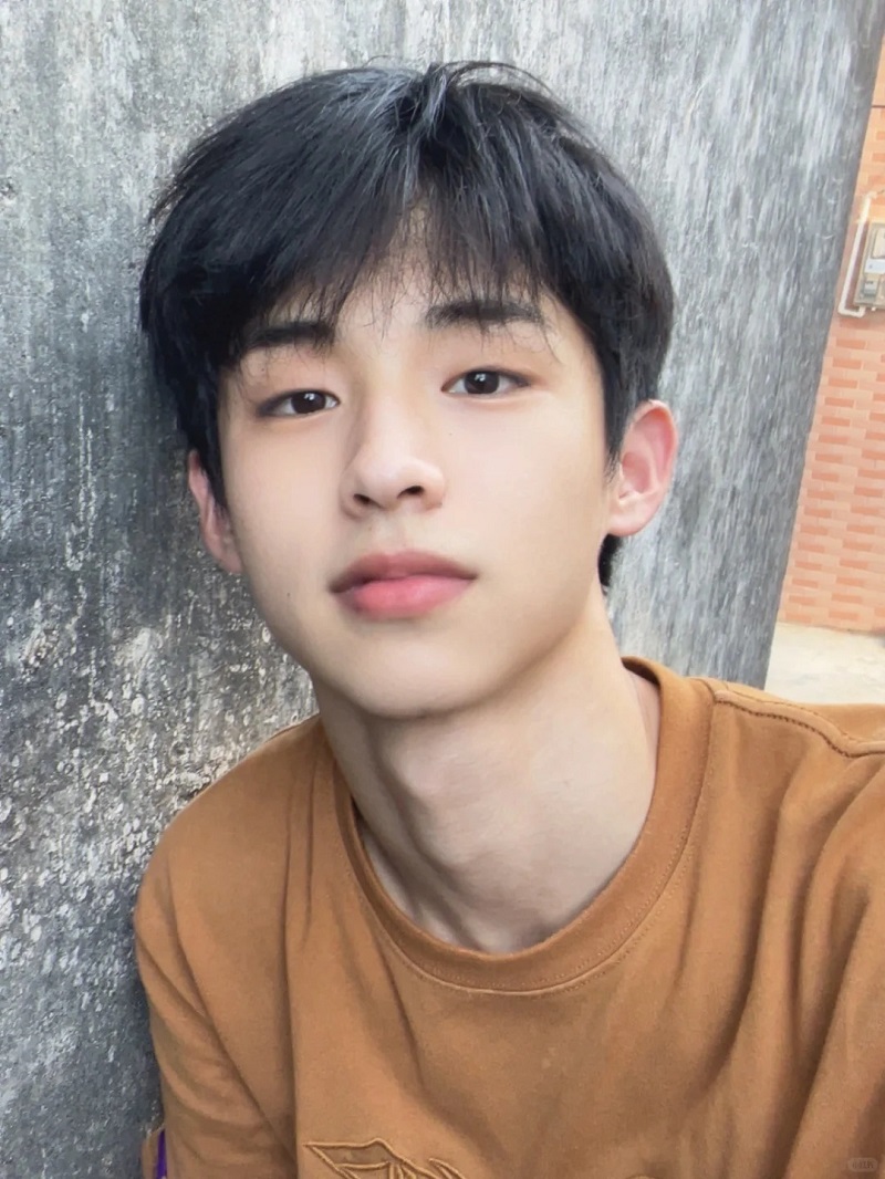 Khuôn mặt baby và ánh mắt đáng yêu quá trời 💕