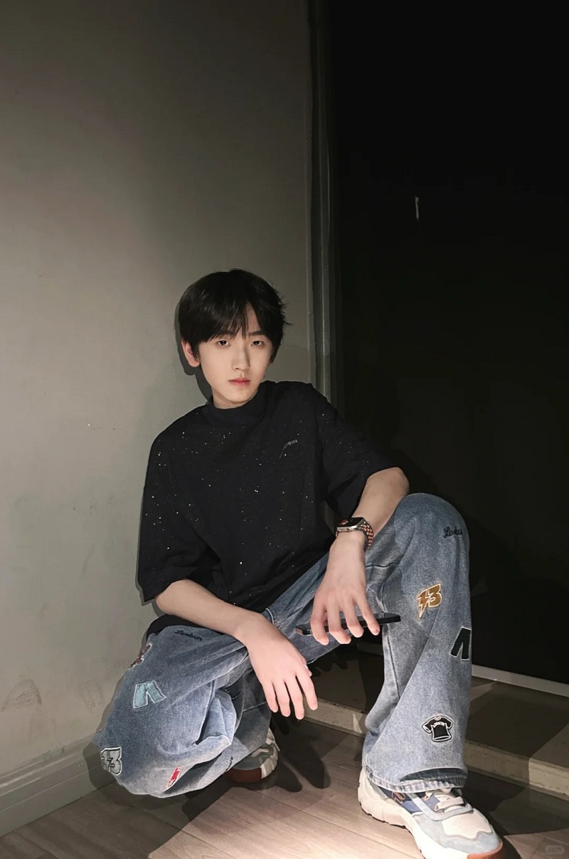 Tư thế pose tự nhiên, ánh sáng cực chill 🌇