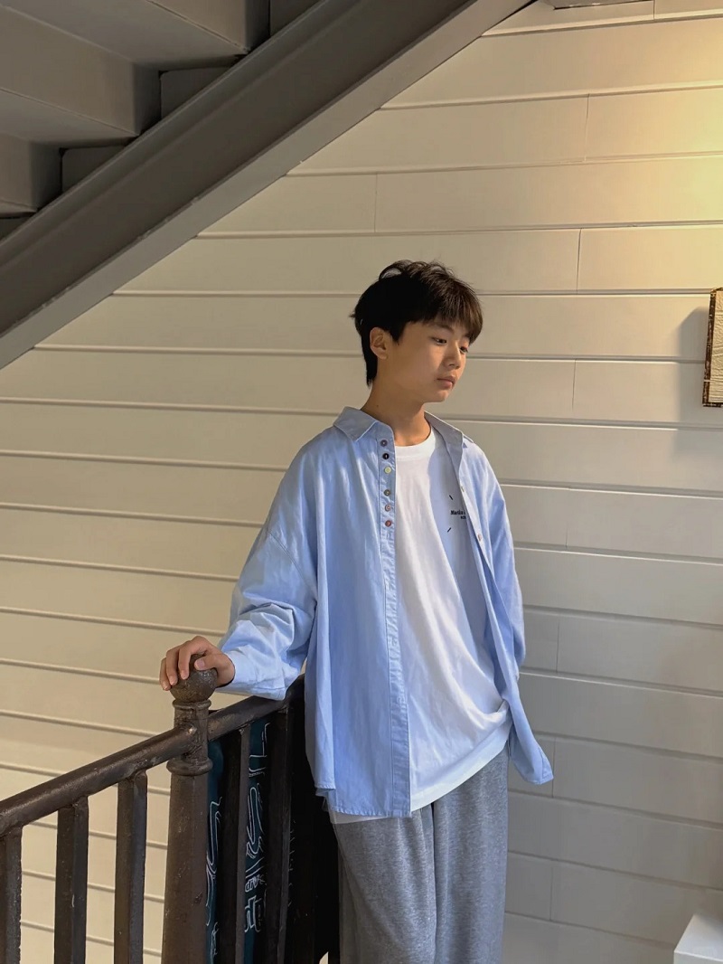 Trai tuổi 14 trong áo sơ mi xanh, visual trong trẻo 💙