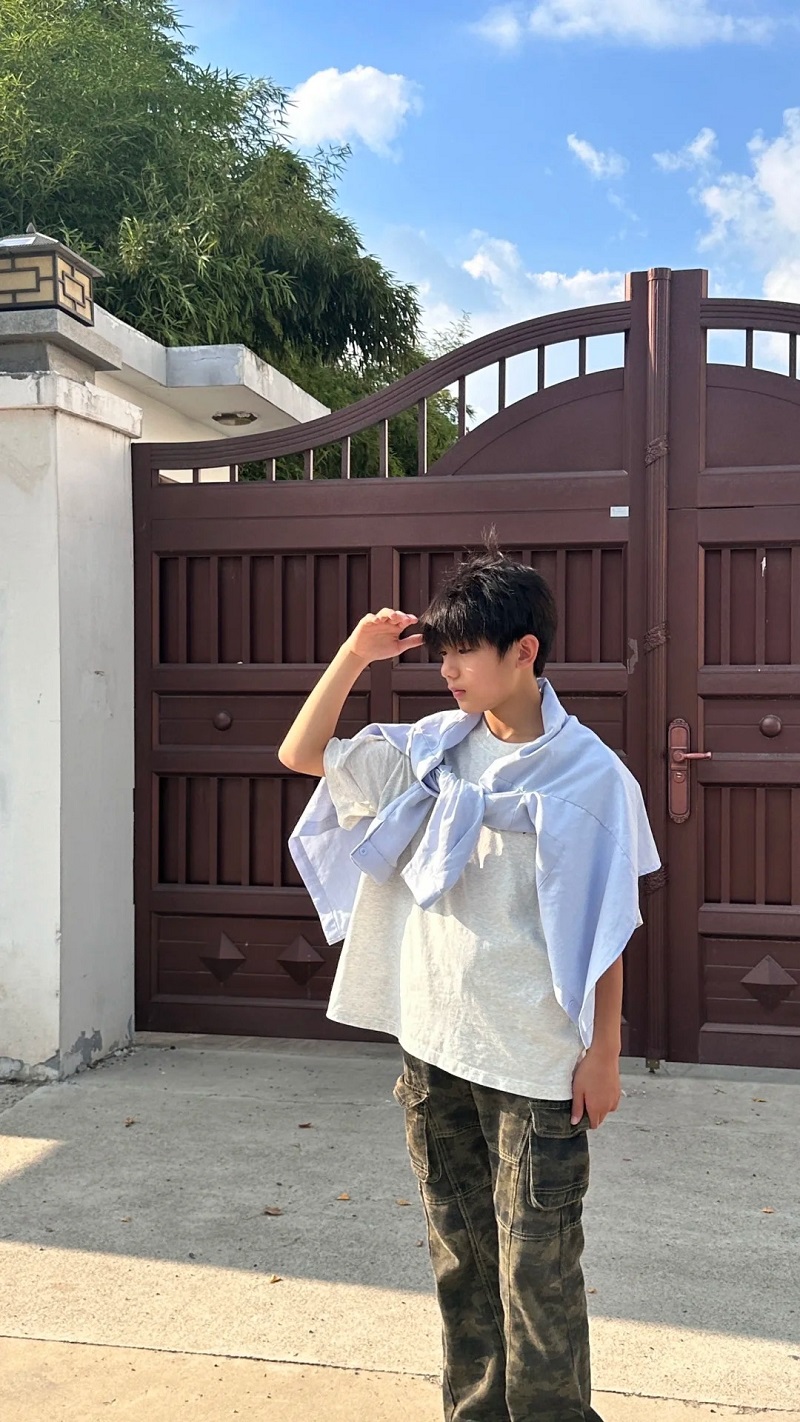 Nụ cười nhẹ nhàng, ánh nhìn hiền hậu 💫