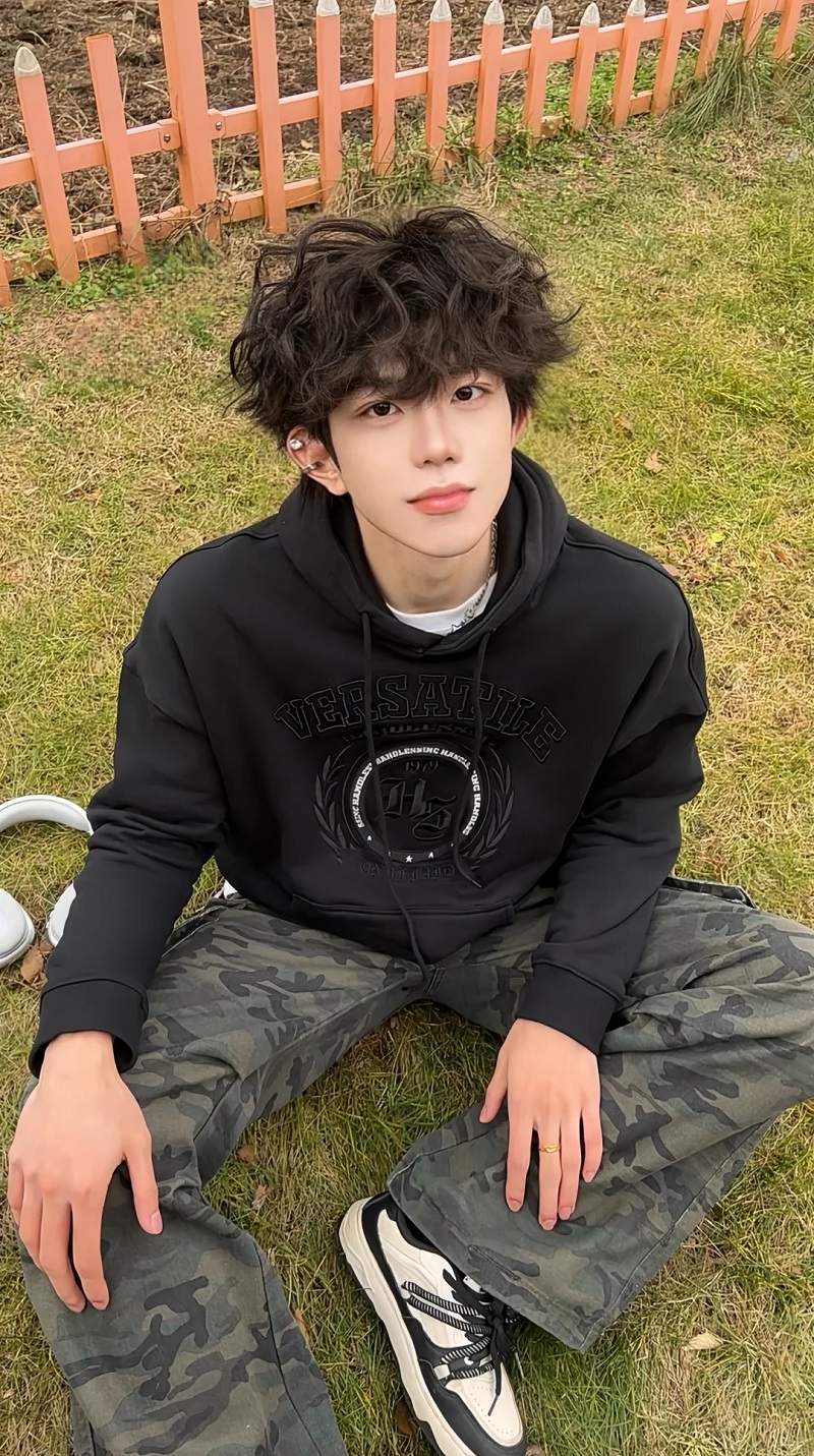 Biểu cảm tự nhiên, thần thái chuẩn soái ca 2k7