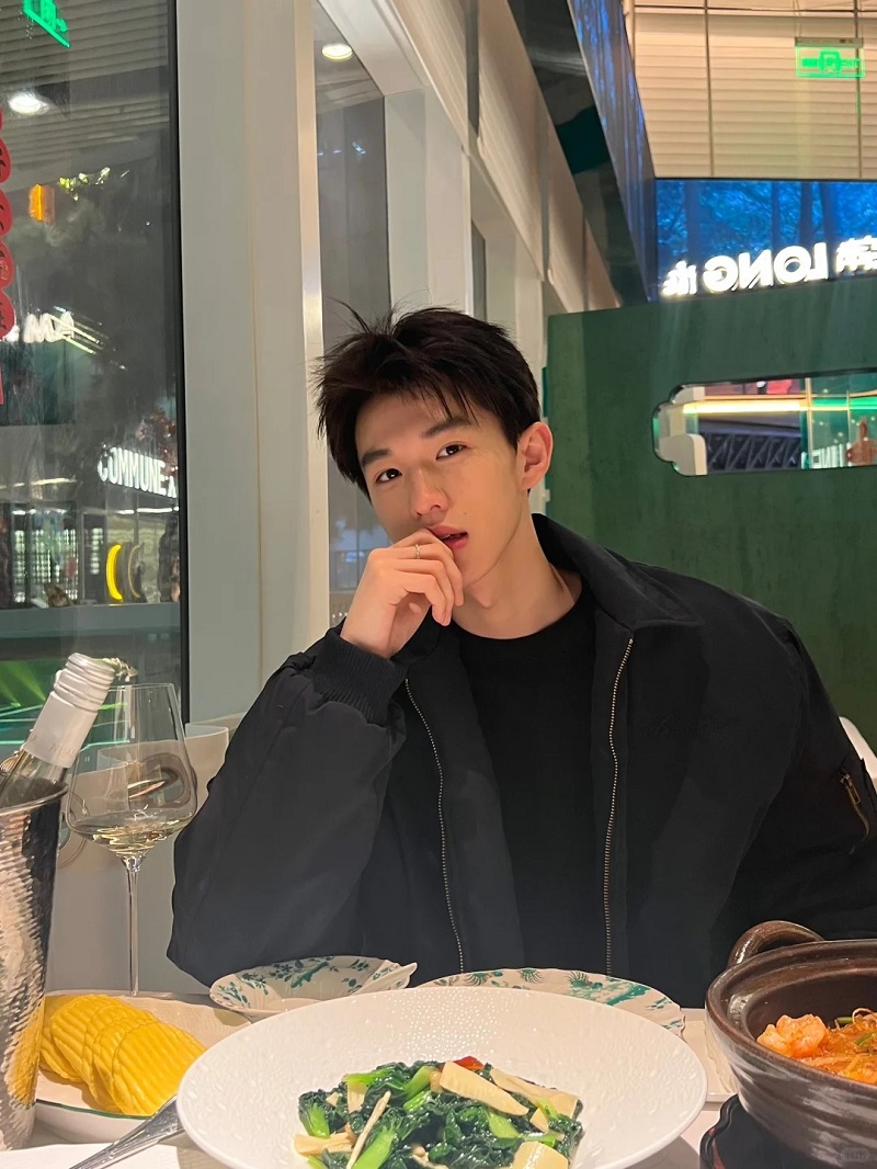 Ánh sáng hoàn hảo tôn lên nét đẹp của hot boy 2k7