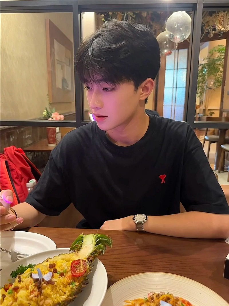 Ảnh trai đẹp 2k7 vibe trầm tư, ánh nhìn sâu 🌙