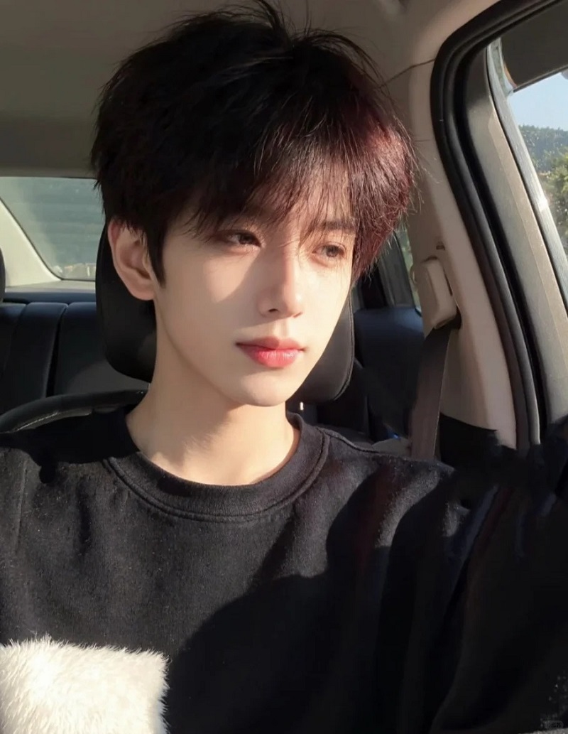 Góc nghiêng cực phẩm, chuẩn gu ảnh trai đẹp 2k7 💫