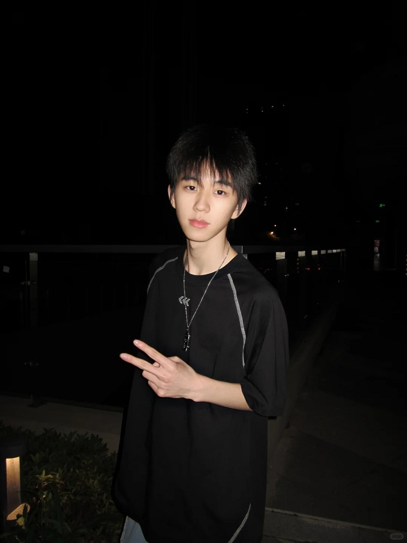 Phong cách tối giản nhưng vẫn “đỉnh” – ảnh trai đẹp 2k7