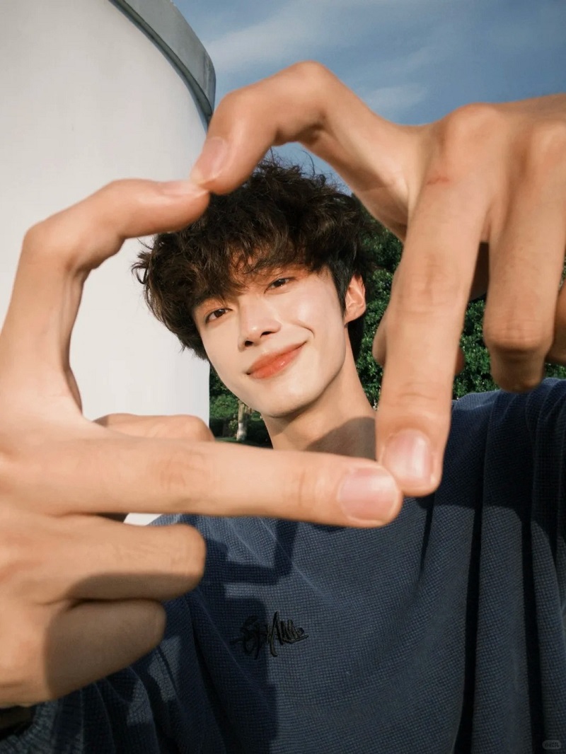 Trai đẹp Trung Quốc khoe body săn chắc cực quyến rũ