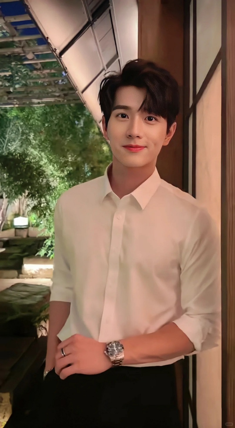 Hình ảnh trai đẹp Trung Quốc trong khung cảnh cổ điển