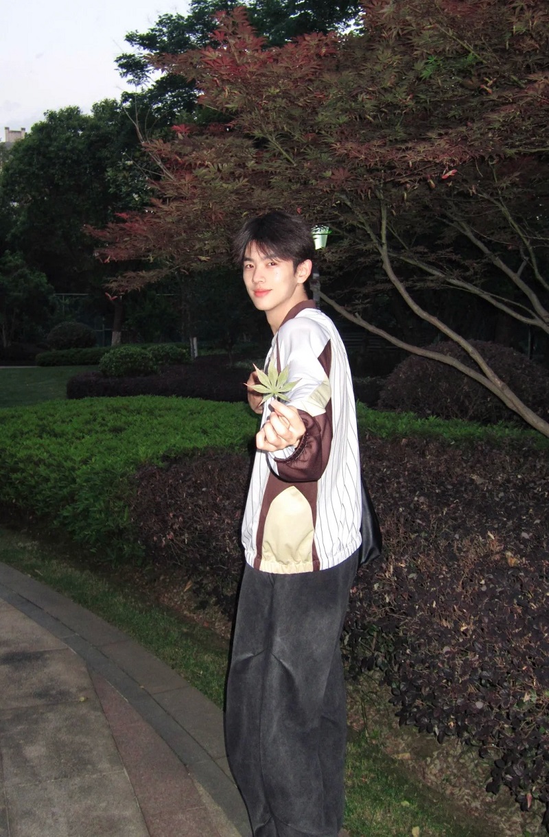 Hot boy Trung Quốc chụp ảnh ngoài trời cực thư sinh