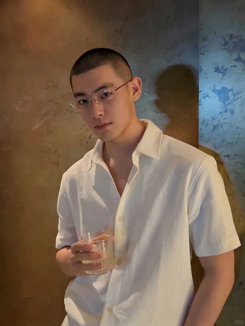 Hot boy Trung Quốc diện outfit trắng cực “soái”