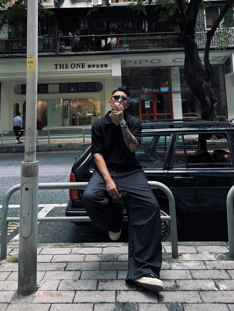 Trai đẹp Trung Quốc chụp ảnh ngoài trời, visual tươi sáng