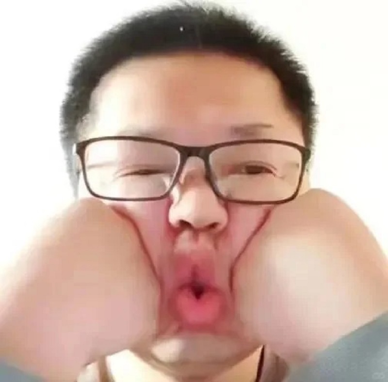 Ảnh trai xấu phồng má tạo hình vui nhộn, phong cách meme