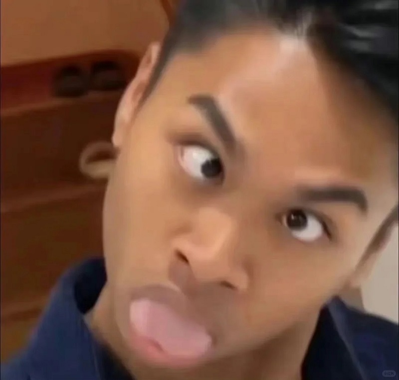 Ảnh trai xấu với ánh mắt tinh nghịch, biểu cảm cà khịa.