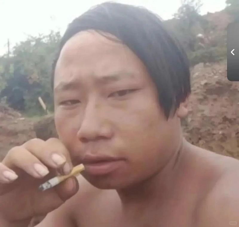 Ảnh trai xấu với biểu cảm suy tư, thần thái trầm