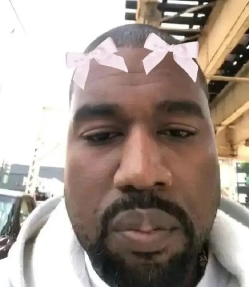  râu quai nón, góc chụp nghiêm túc nhưng hài.