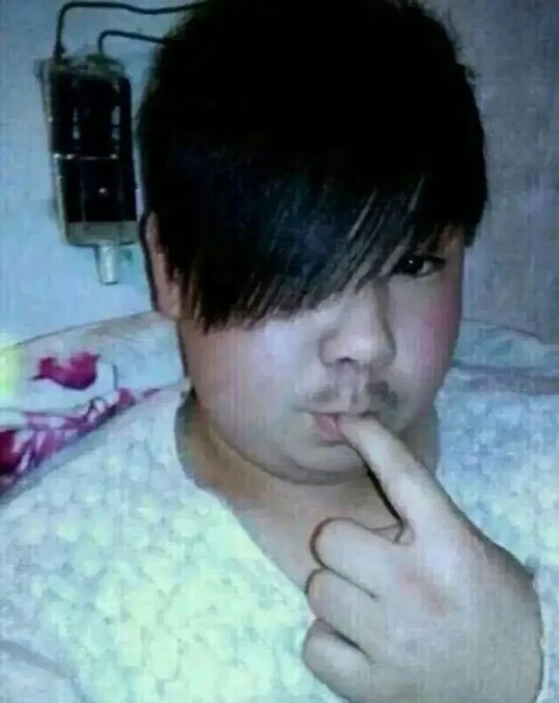 trai xấu với tóc ướt, ánh mắt ngơ ngác dễ thương.