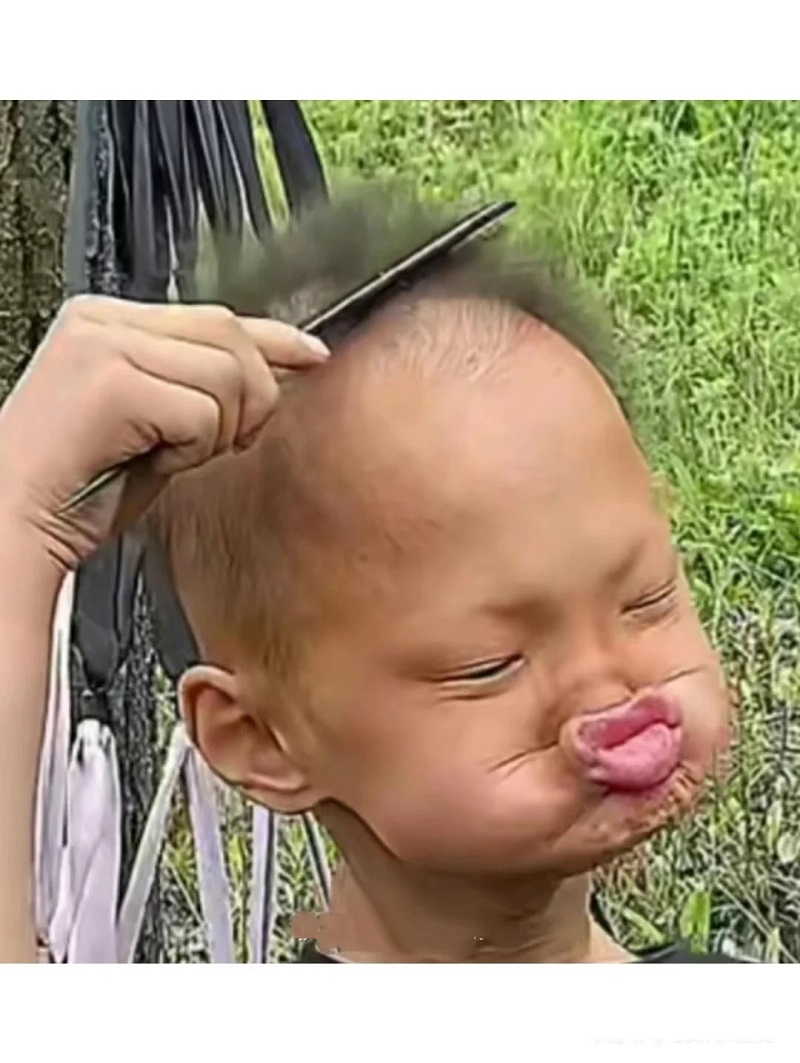 trai xấu meme với biểu cảm biến dạng hài hước.