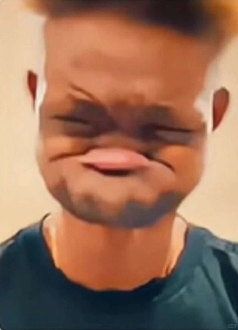  trai xấu với bộ râu giả, tạo hình vui vẻ hài hước.