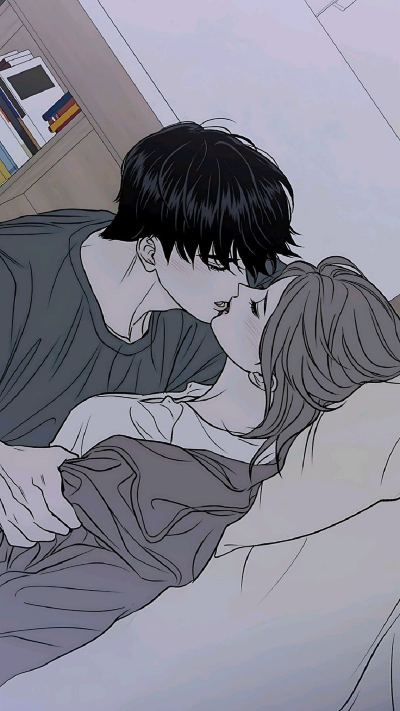 Cặp đôi khoác khăn và trao nhau nụ hôn thân mật.