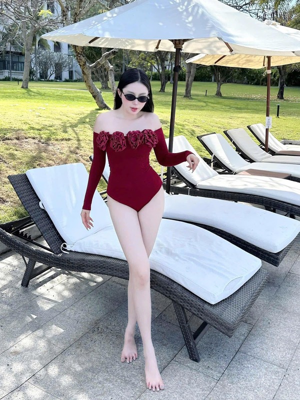 Gái xinh mặc bikini đi biển 10