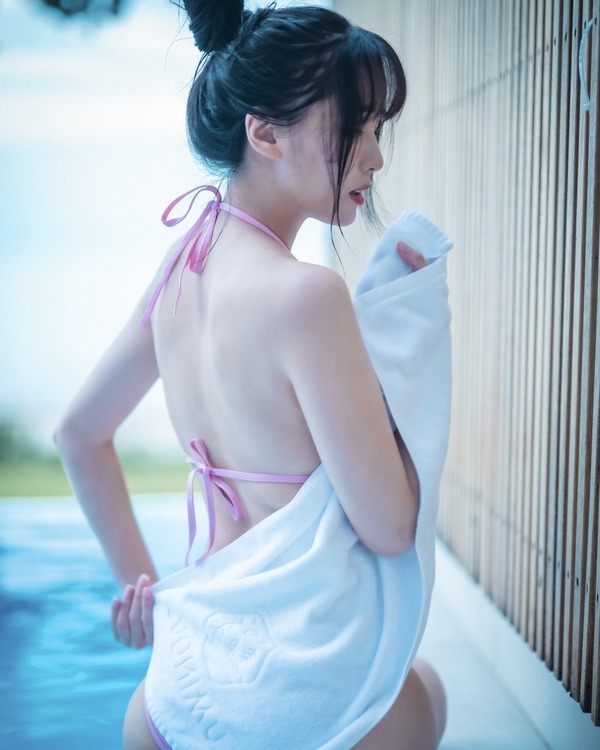 Gái xinh mặc bikini đi biển 17