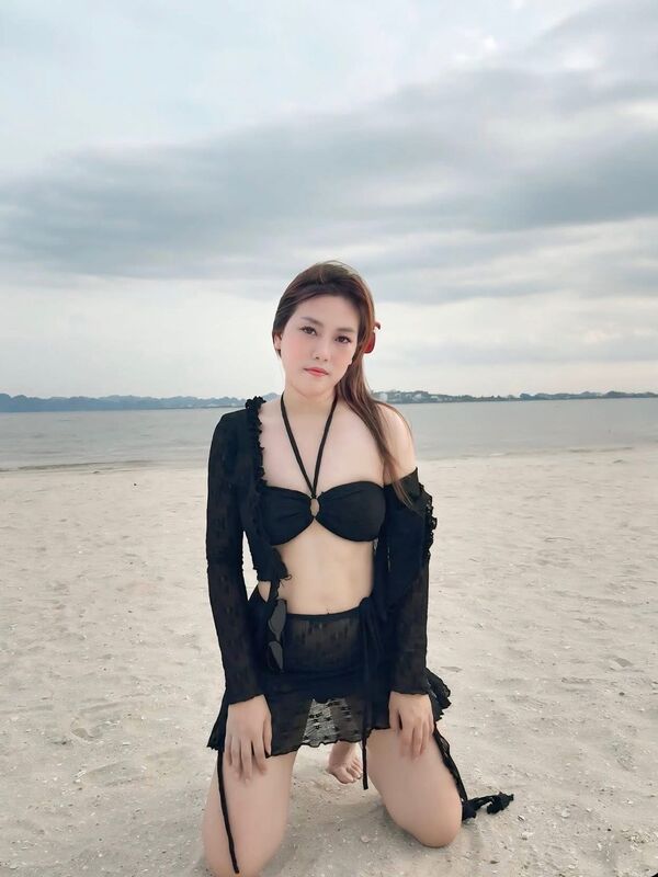 Gái xinh mặc bikini đi biển 29
