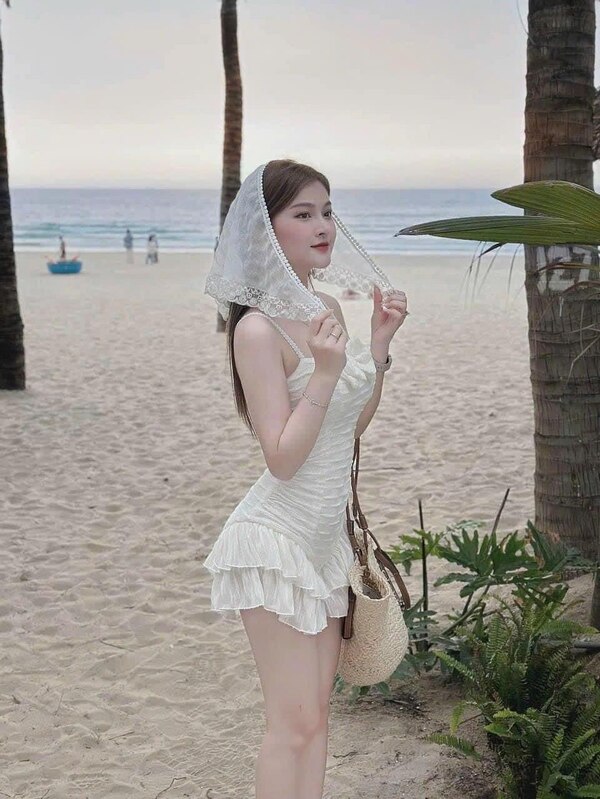 Gái xinh mặc bikini đi biển 31