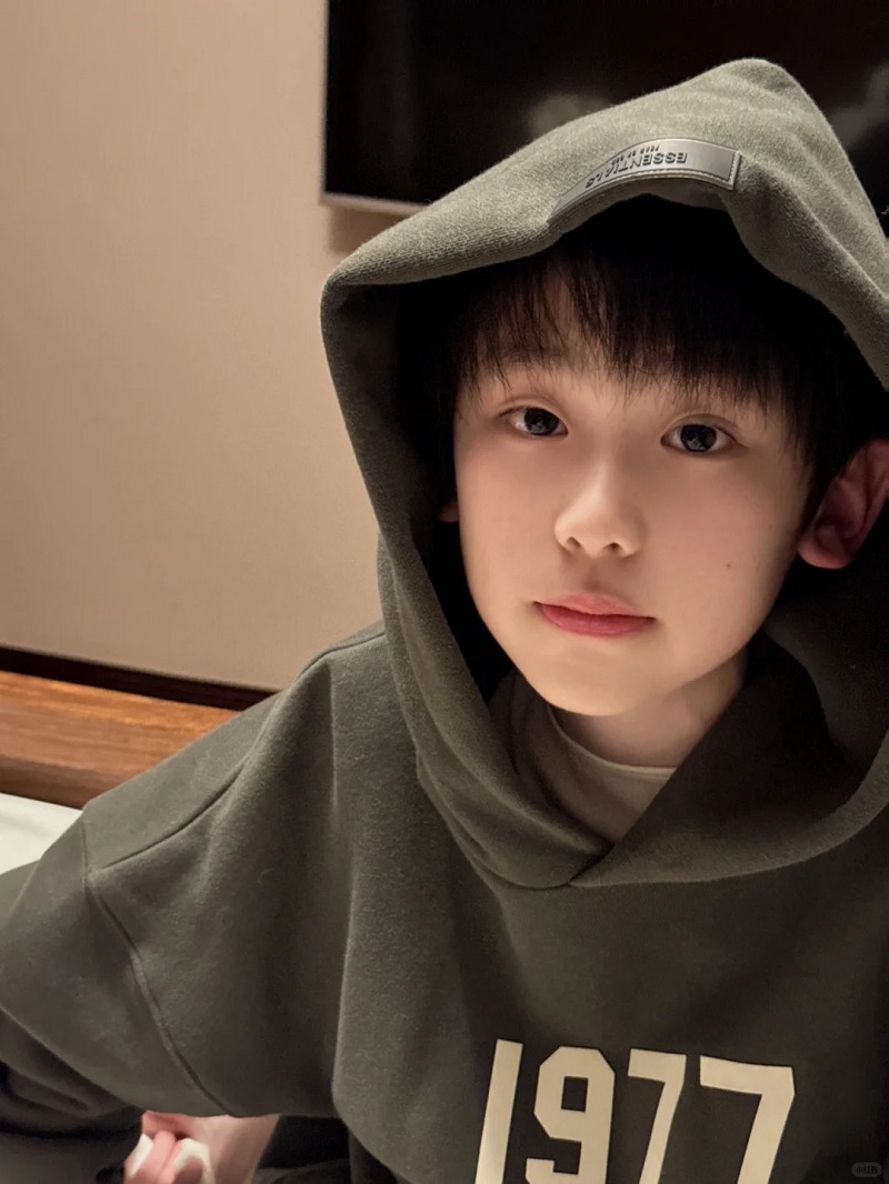 Hình ảnh trai đẹp 10 tuổi gương mặt baby ngọt ngào