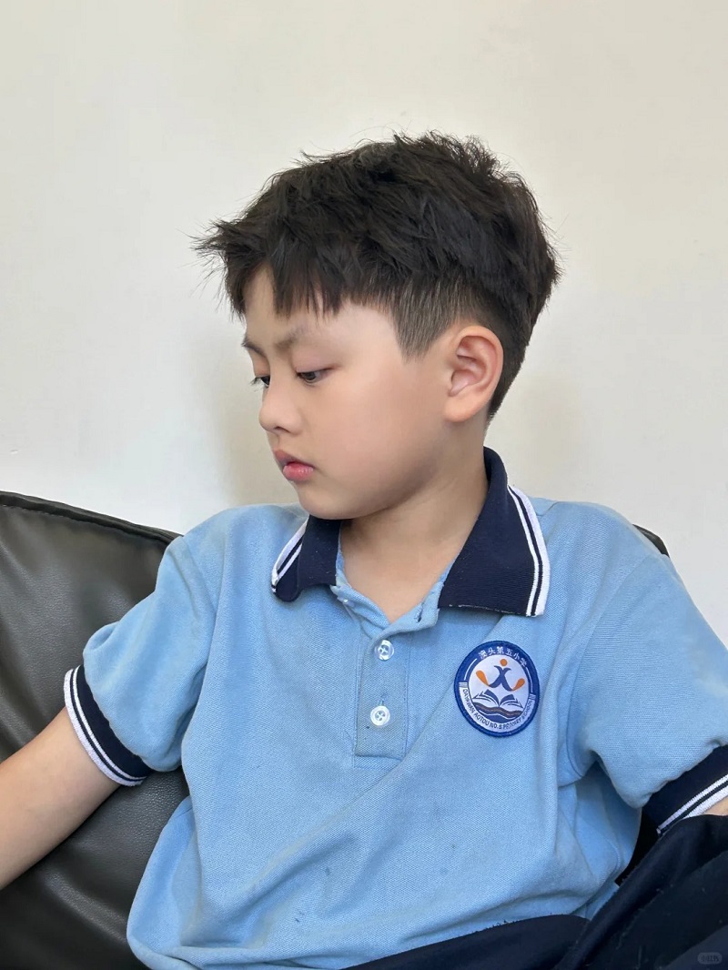 Hình ảnh trai đẹp 10 tuổi nhìn nghiêng cực “cute”