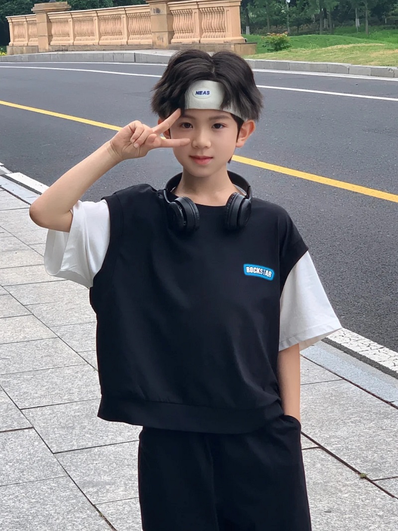 Bé trai 10 tuổi diện áo polo trẻ trung năng động