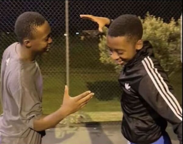 Mãi là anh em meme 18