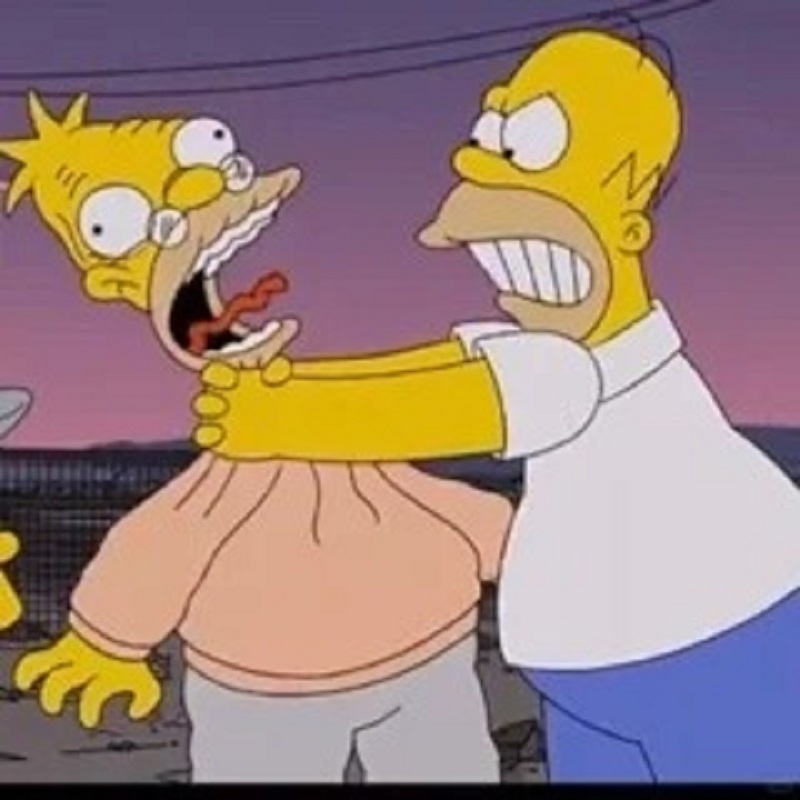 Meme gia đình bóp cổ nhau vì drama quá mệt mà vẫn buồn cười.