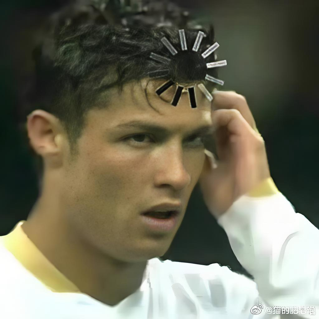 Cầu thủ nhăn mặt khi thấy tiến trình loading chưa xong.