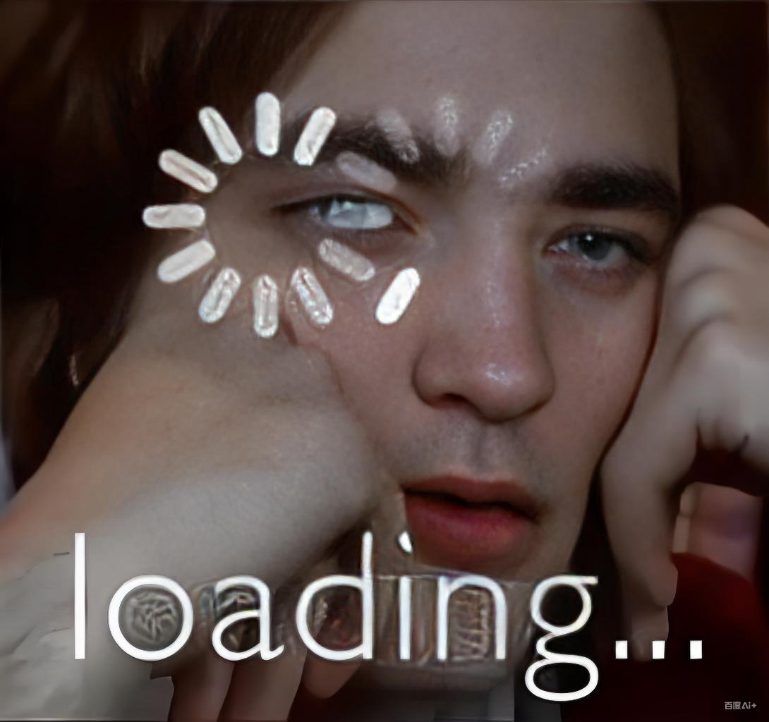 Chàng trai xuất hiện trên màn hình mờ ảo kèm chữ loading.