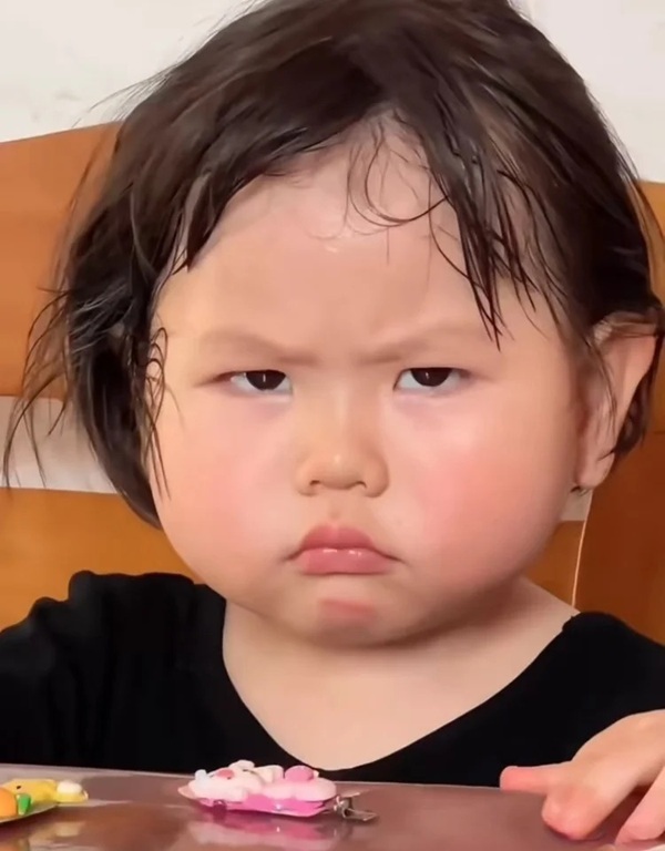 Meme trợn mắt 28